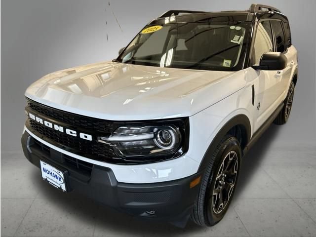 Used 2025 Ford Bronco Sport Outer Banks AWD/4WD image 1