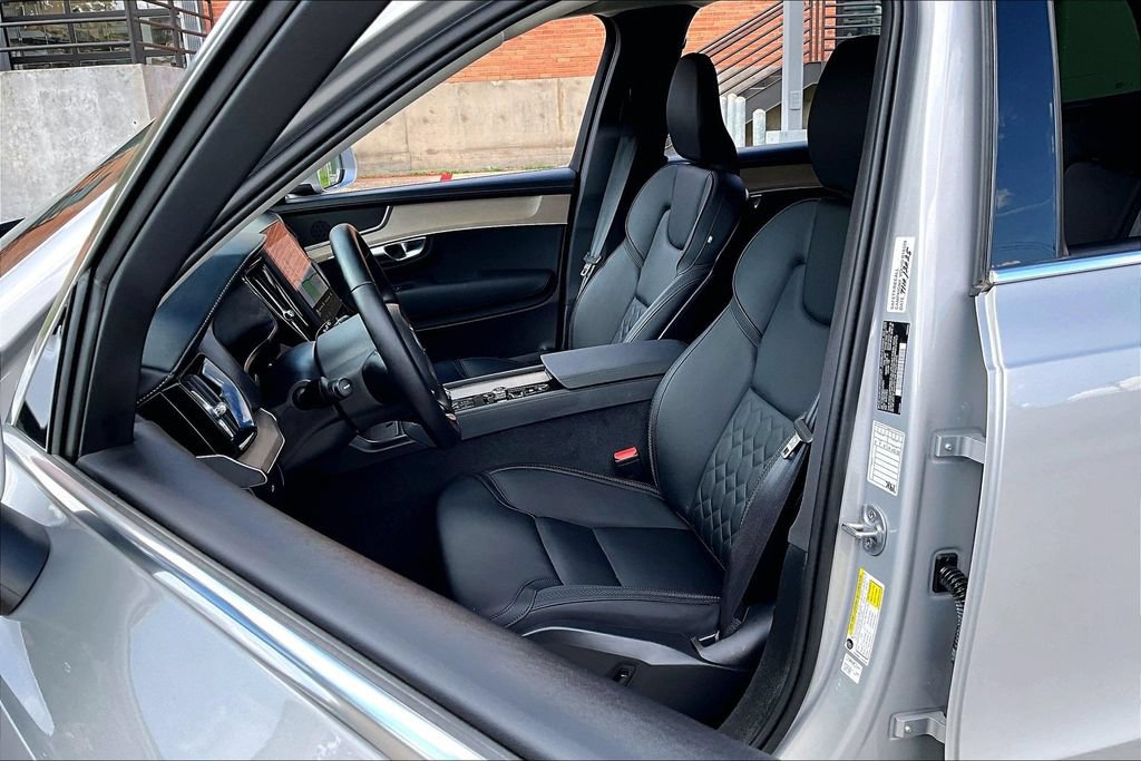 Used 2025 Volvo XC90 B6 Plus AWD/4WD image 31