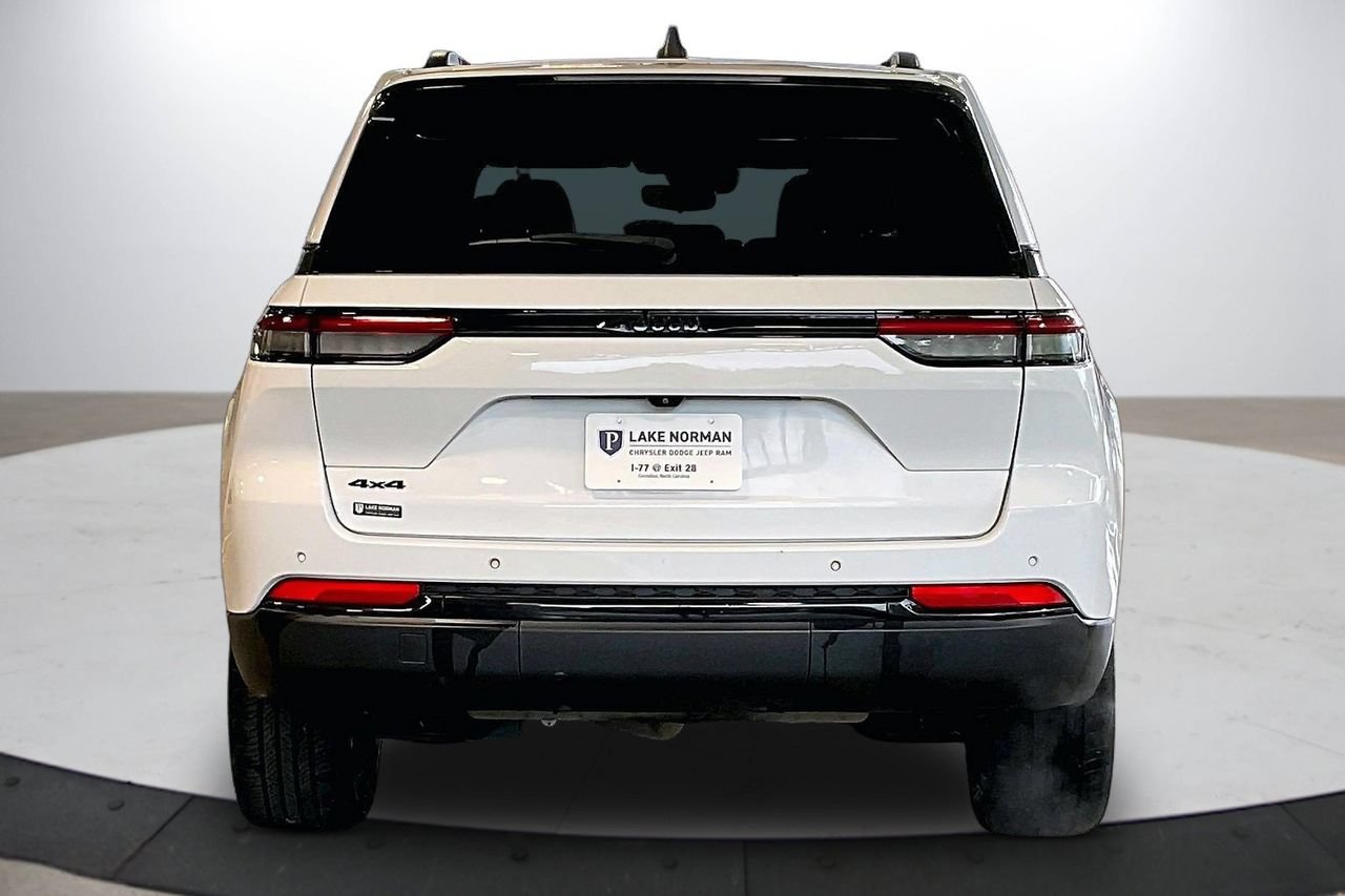 Certified 2023 Jeep Grand Cherokee Altitude AWD/4WD image 8
