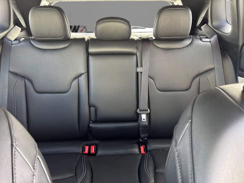 Used 2025 Jeep Compass Limited image 18