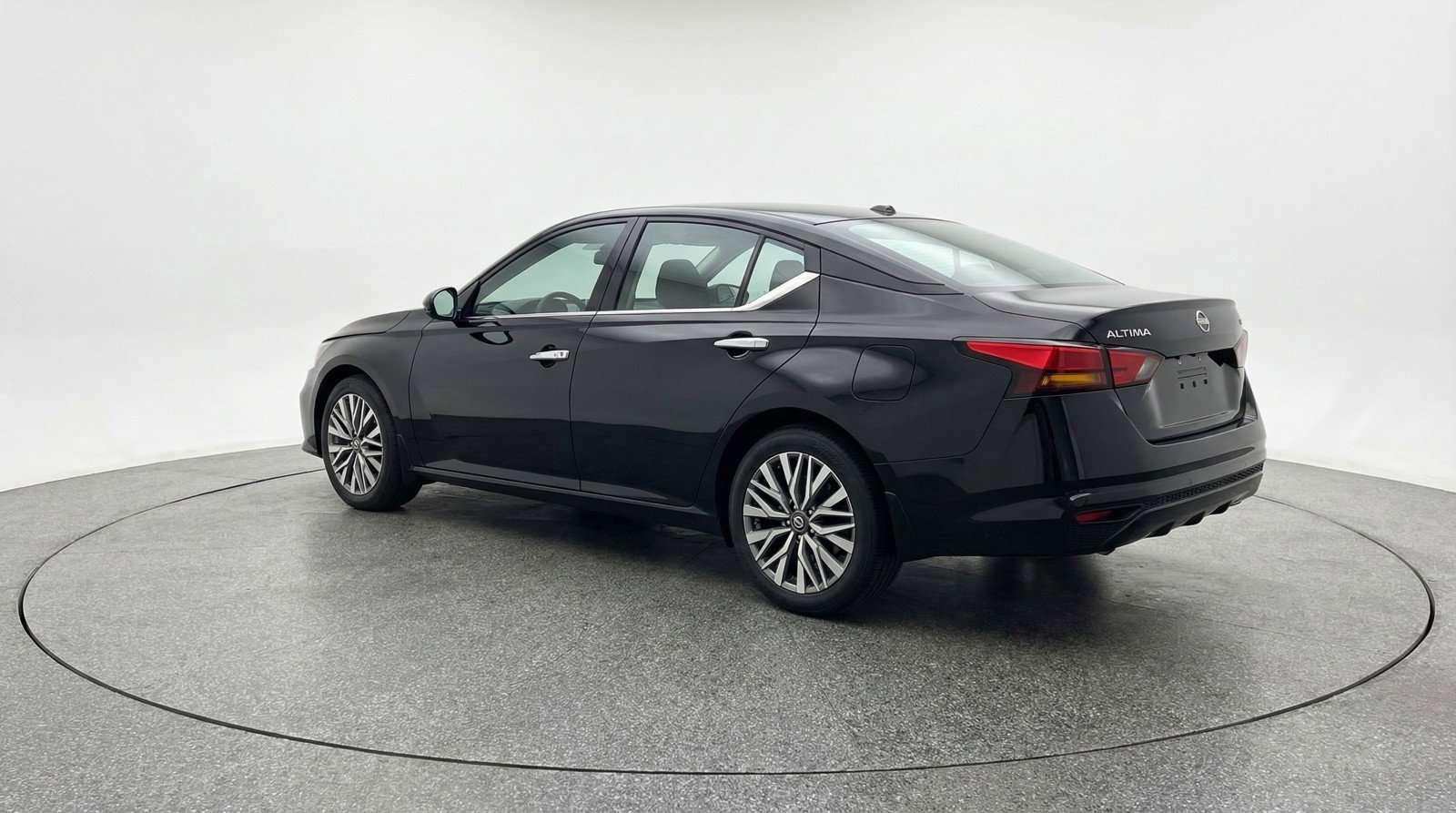 Used 2025 Nissan Altima 2.5 SV image 6