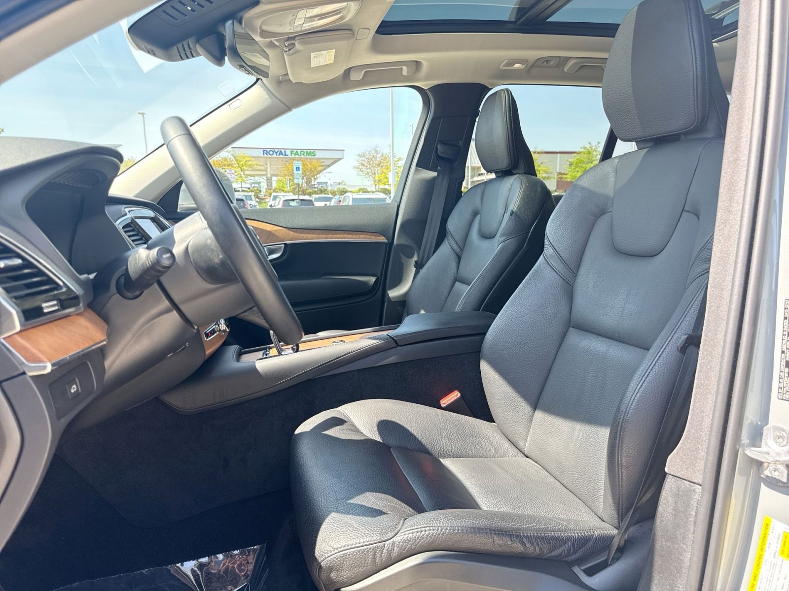 Certified 2024 Volvo XC90 B5 Plus w/ Protection Package Premier AWD/4WD image 13