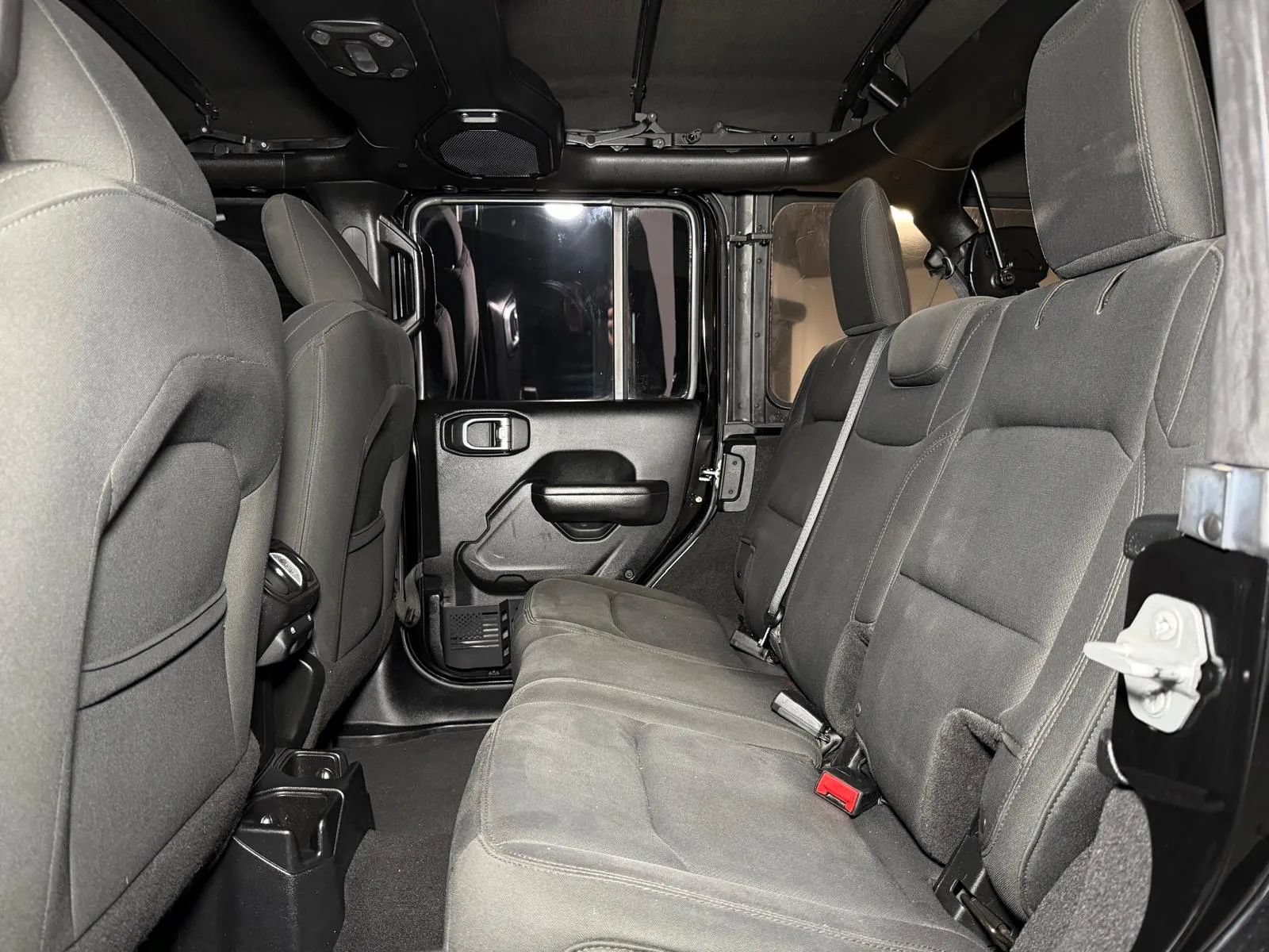 Used 2018 Jeep Wrangler Unlimited Sport S AWD/4WD image 17