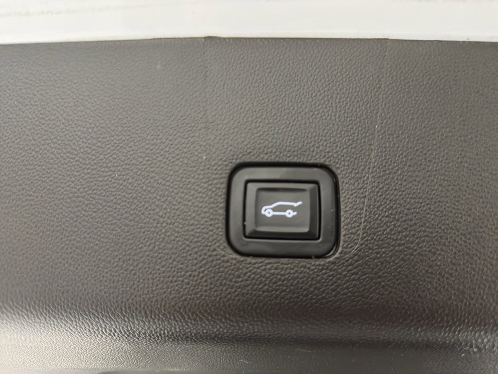 Used 2023 Chevrolet Traverse High Country image 23