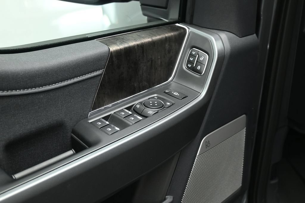New 2026 Ford F250 Lariat w/ Black Appearance Package AWD/4WD image 9