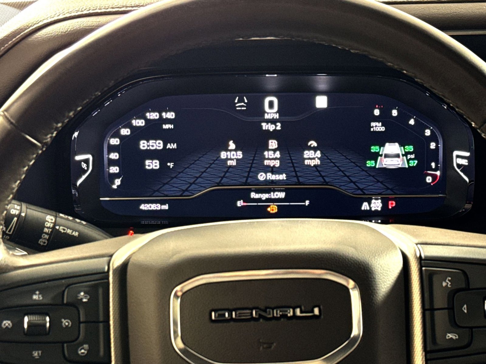 Used 2022 GMC Yukon XL Denali w/ Advanced Technology Package AWD/4WD image 17