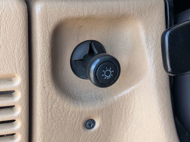 Used 2000 Jeep Wrangler Sahara AWD/4WD image 26