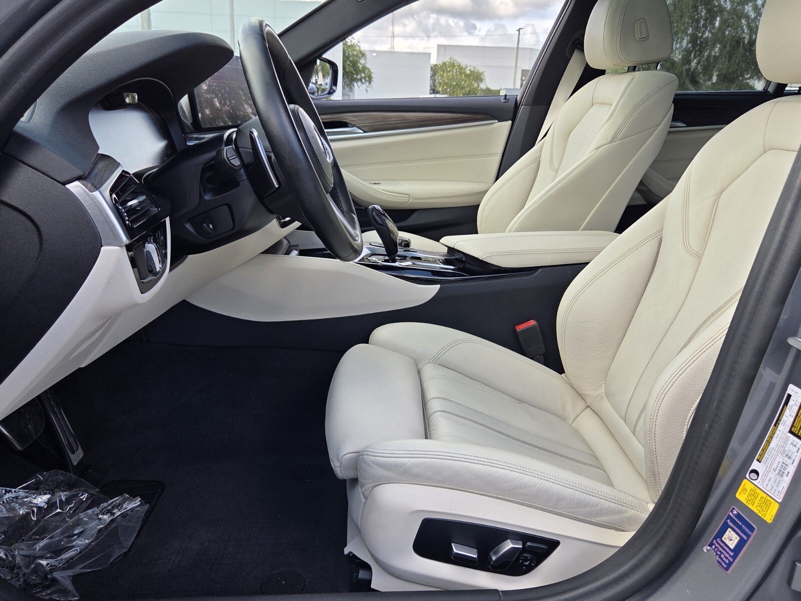 Used 2023 BMW 530i w/ Executive Package RWD image 10