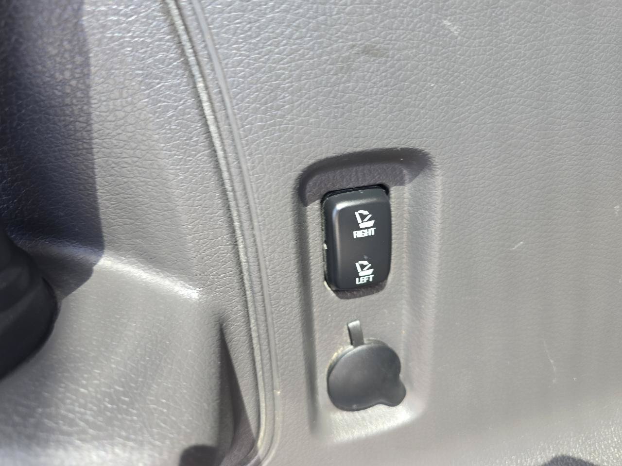 Used 2013 Ford Edge Limited FWD image 7