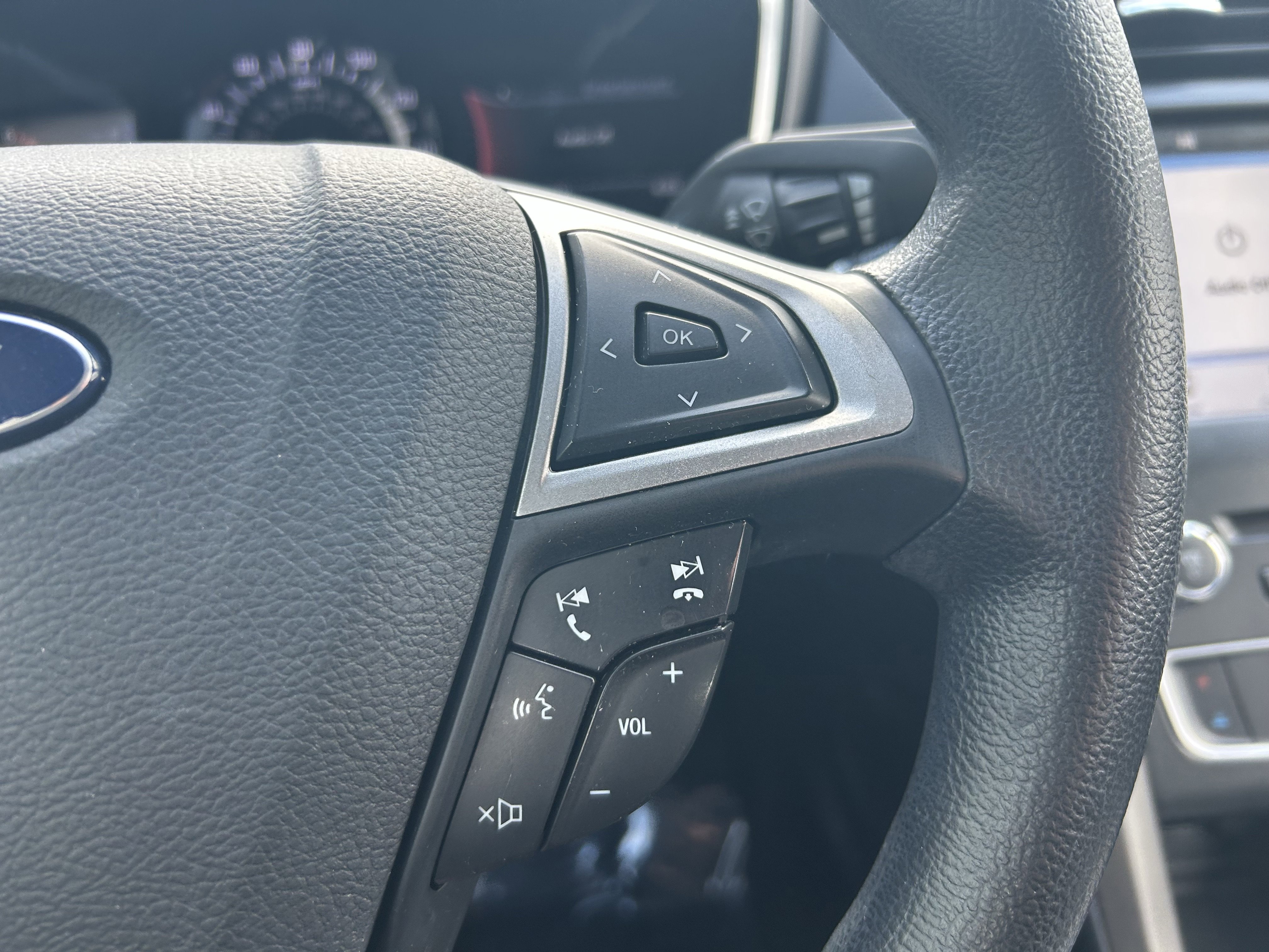 Used 2017 Ford Fusion SE w/ Fusion SE Technology Package image 17