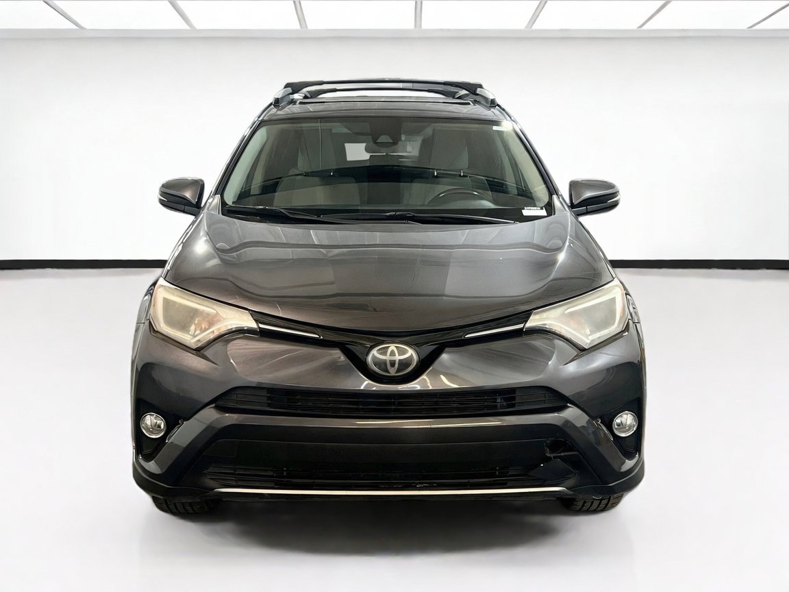 Used 2018 Toyota RAV4 XLE AWD/4WD image 2