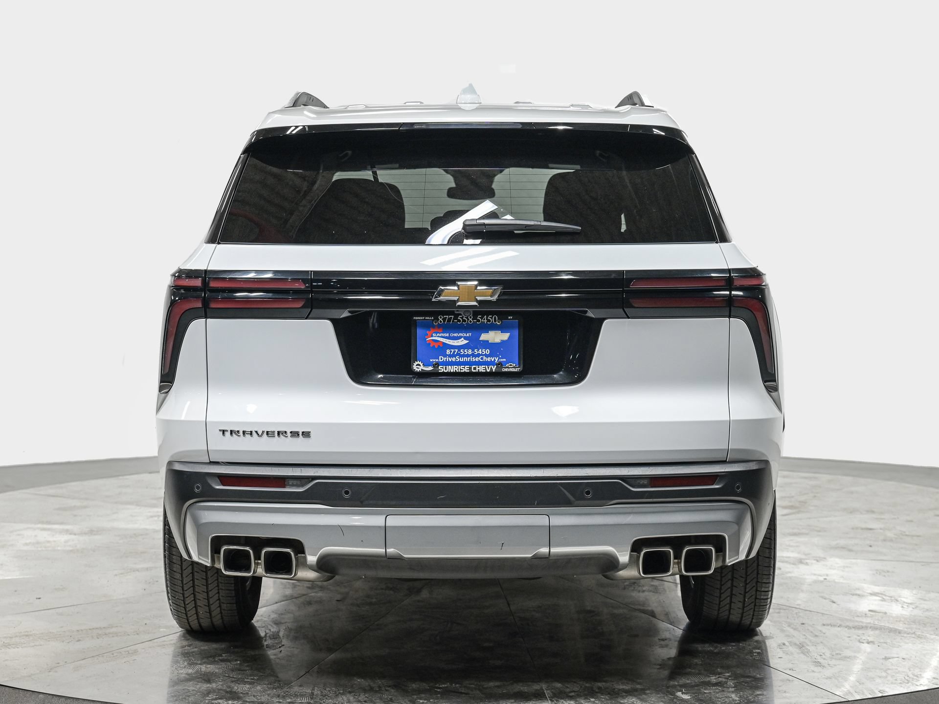 Used 2025 Chevrolet Traverse LT FWD image 5