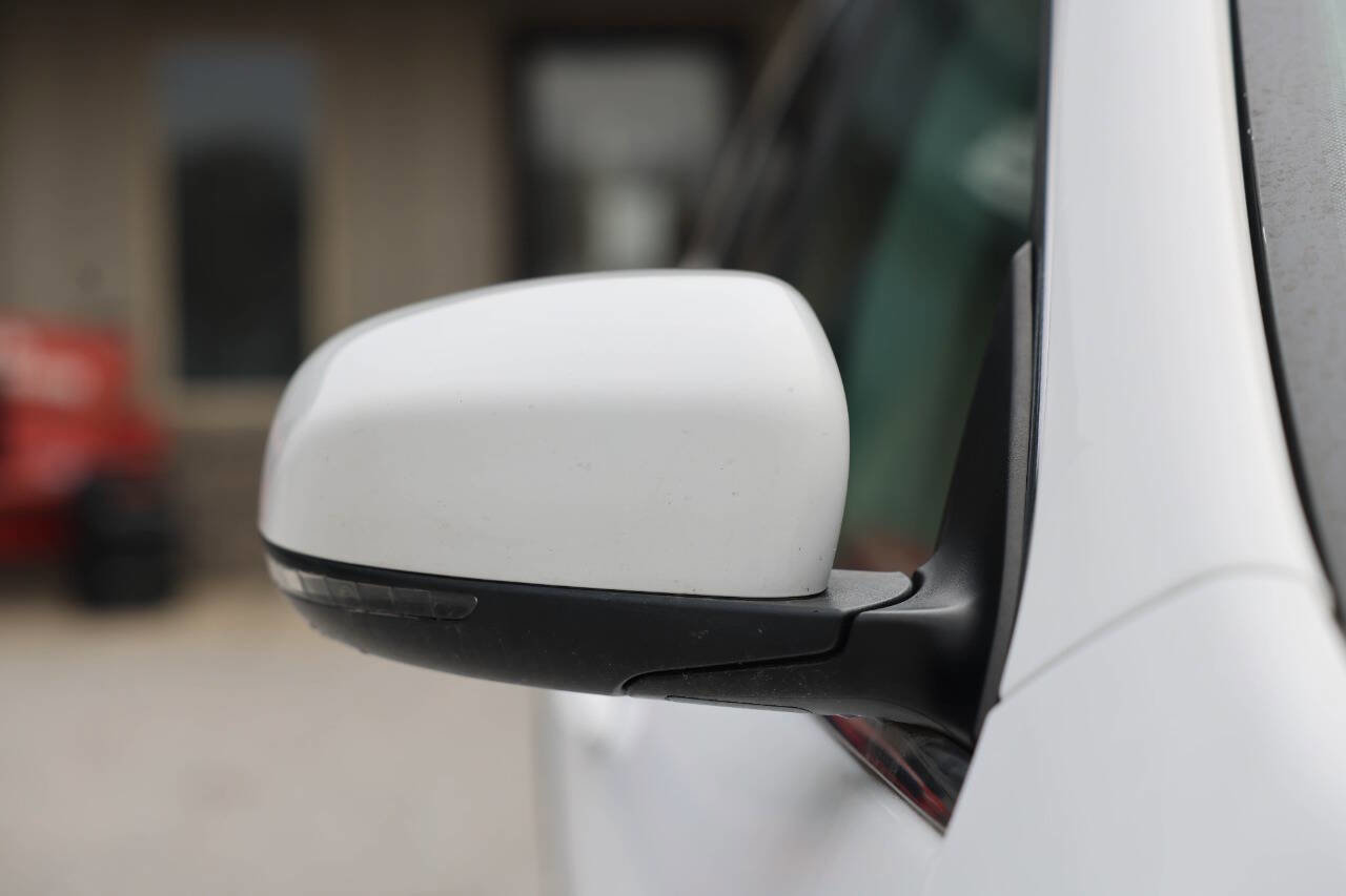 Used 2019 Jeep Cherokee Limited image 38