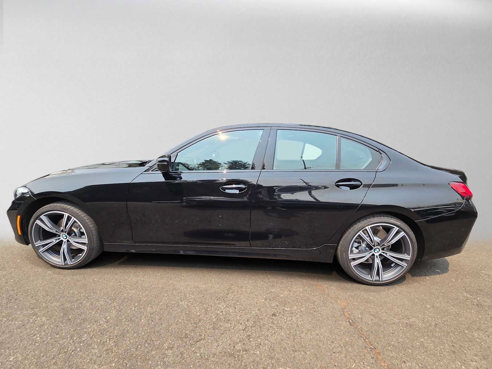 Used 2023 BMW 330i xDrive Sedan w/ Driving Assistance Package AWD/4WD image 6