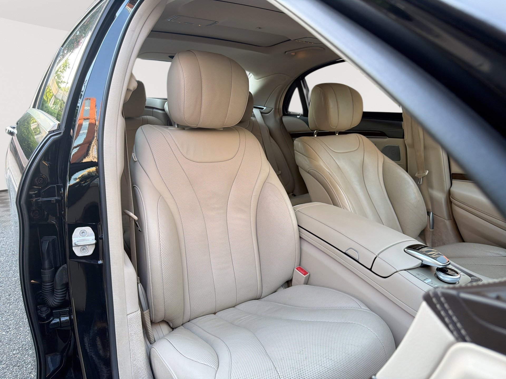 Used 2017 Mercedes-Benz S 550 4MATIC Sedan image 28