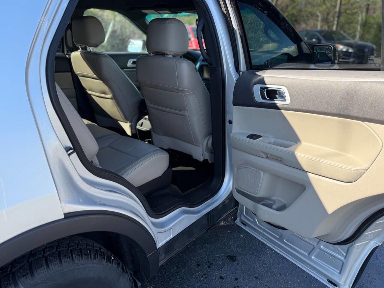 Used 2013 Ford Explorer XLT image 11