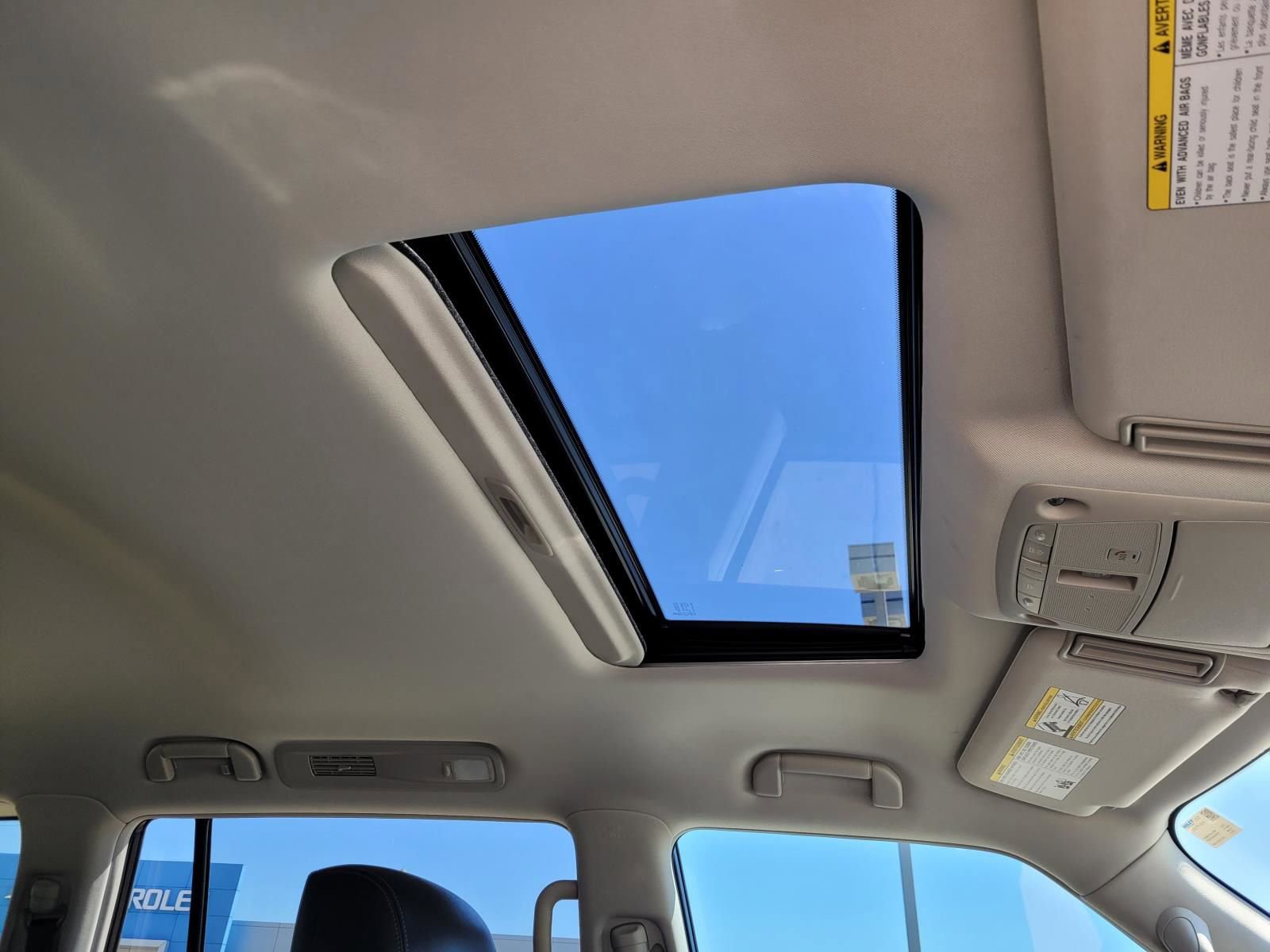 Used 2023 Nissan Armada Platinum w/ Captain's Chairs Package RWD image 12
