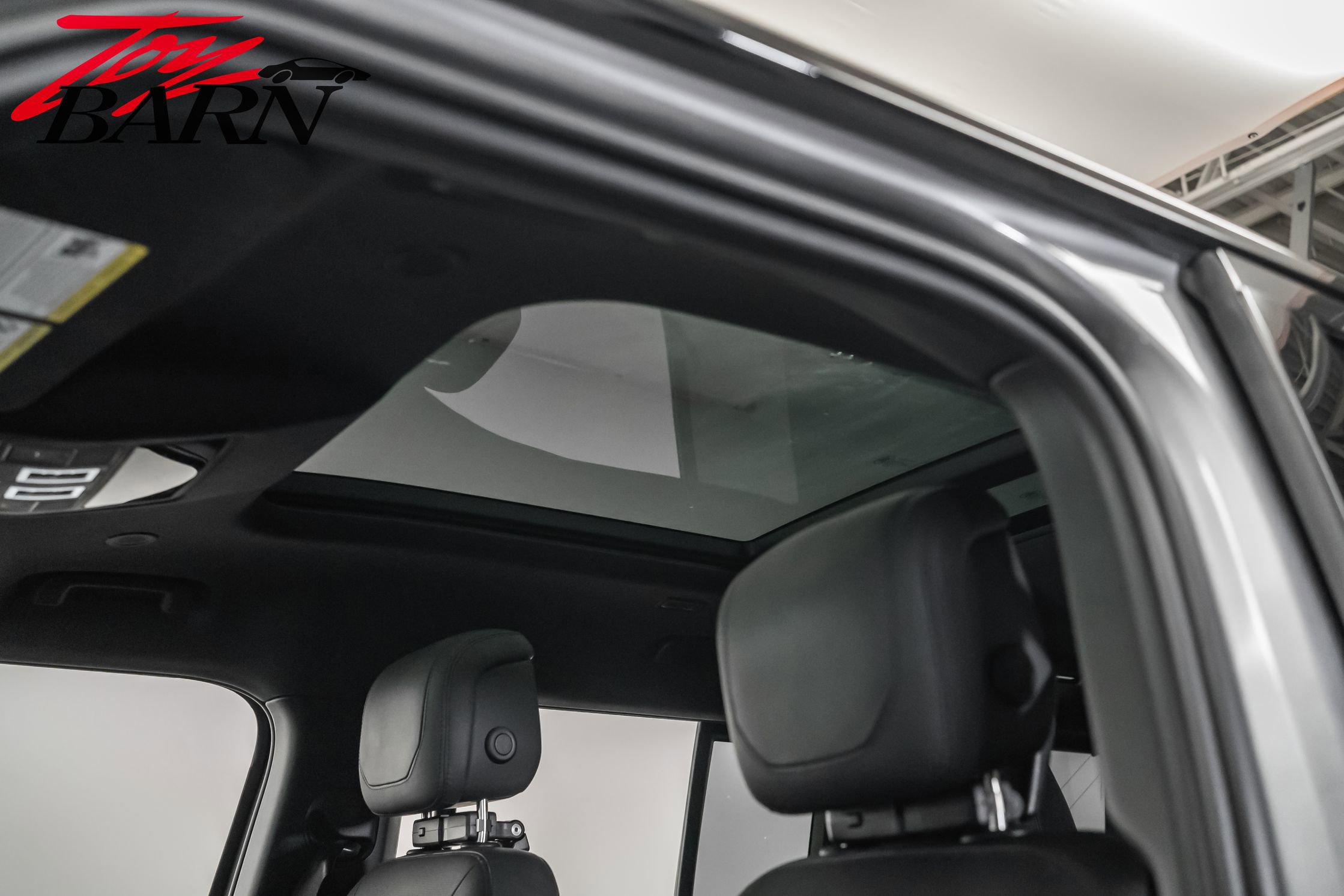 Used 2023 Land Rover Defender 110 X-Dynamic SE image 24