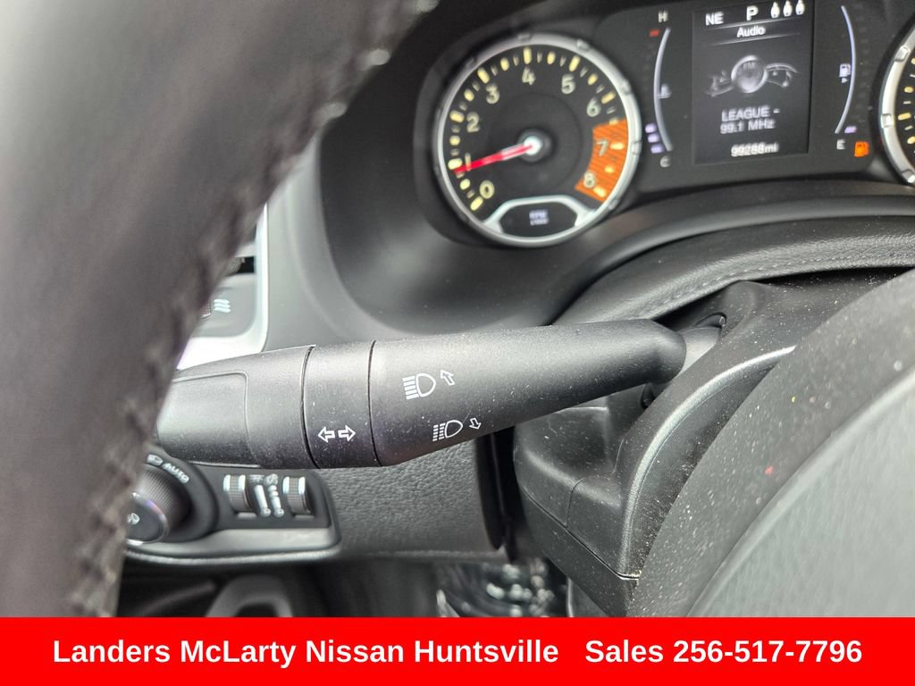 Used 2019 Jeep Renegade Latitude AWD/4WD image 27