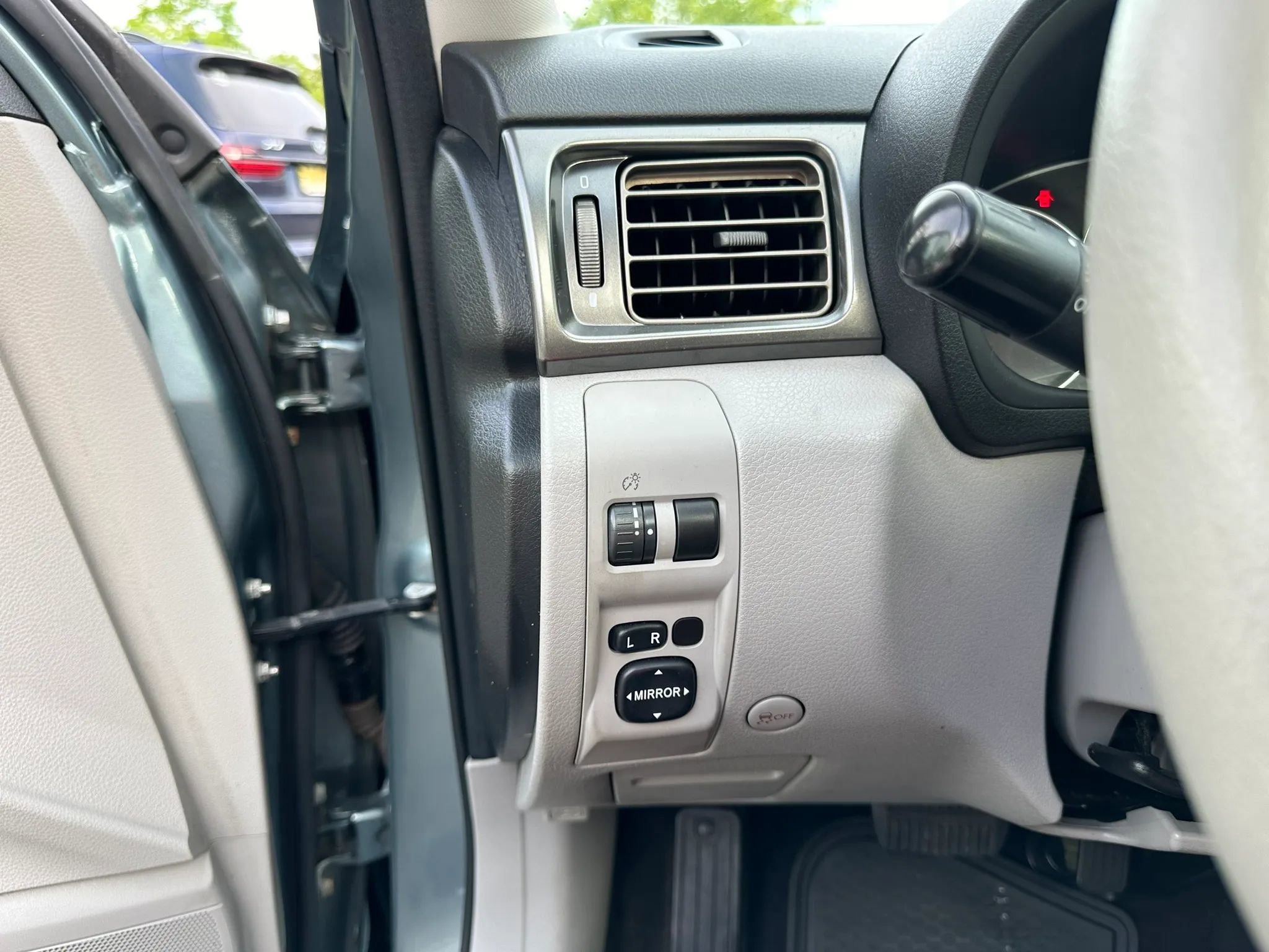 Used 2011 Subaru Forester 2.5X Premium w/ All-Weather Pkg AWD/4WD image 19
