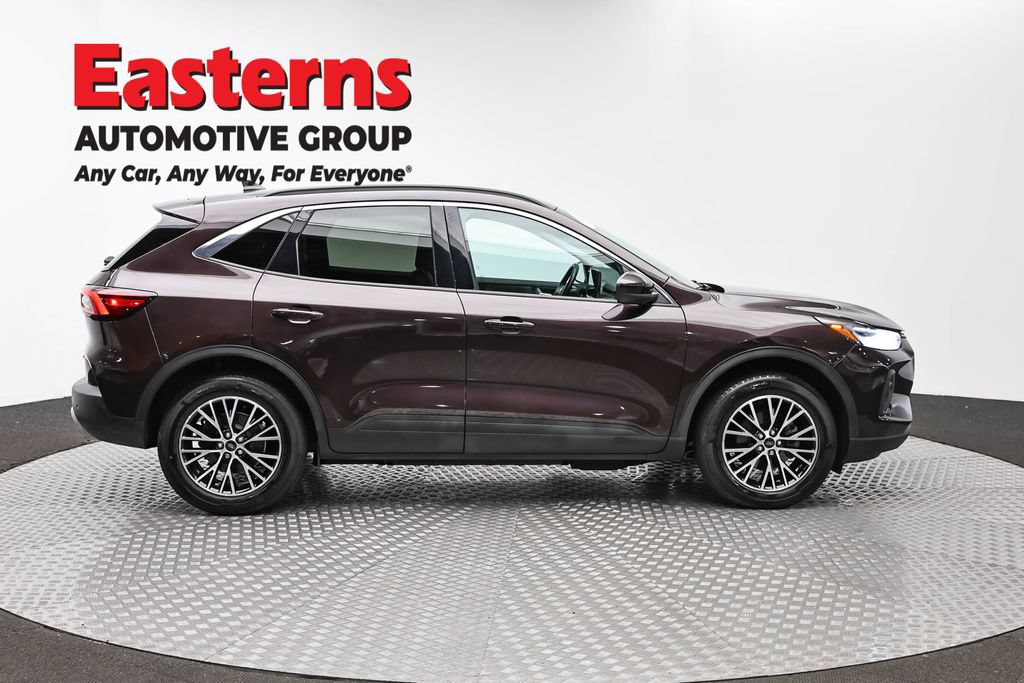 Used 2023 Ford Escape SE FWD image 4