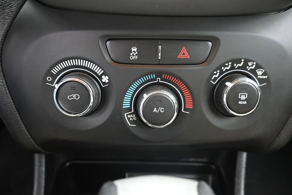 Used 2016 Jeep Cherokee Sport AWD/4WD image 14