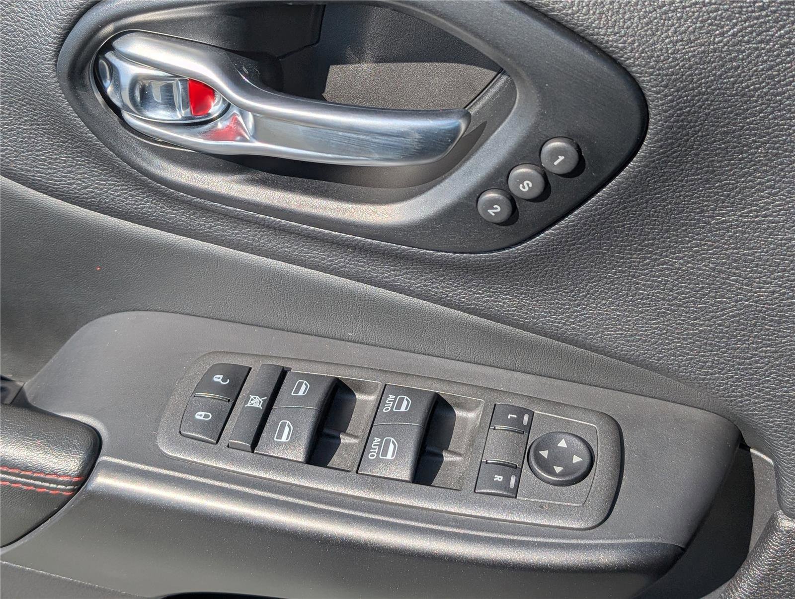 Used 2022 Jeep Cherokee Trailhawk w/ Sun, Sound & Nav Group image 22