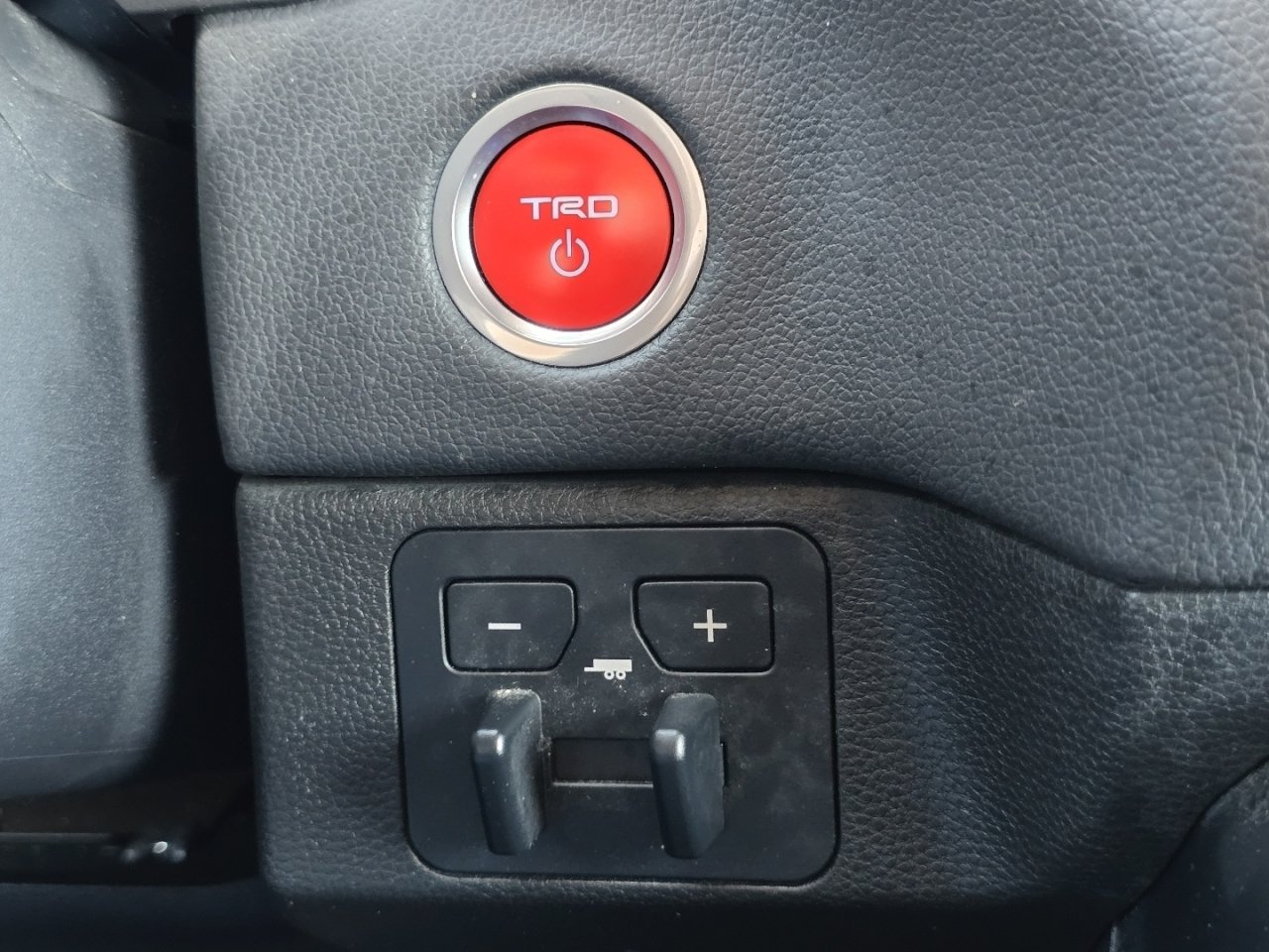 Certified 2022 Toyota Tundra TRD Pro AWD/4WD image 9
