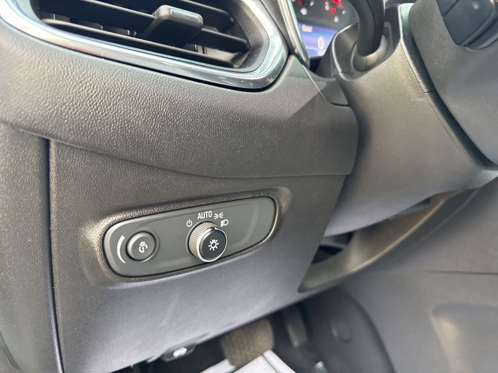 Used 2022 Chevrolet Equinox LT w/ Driver Convenience Package image 16