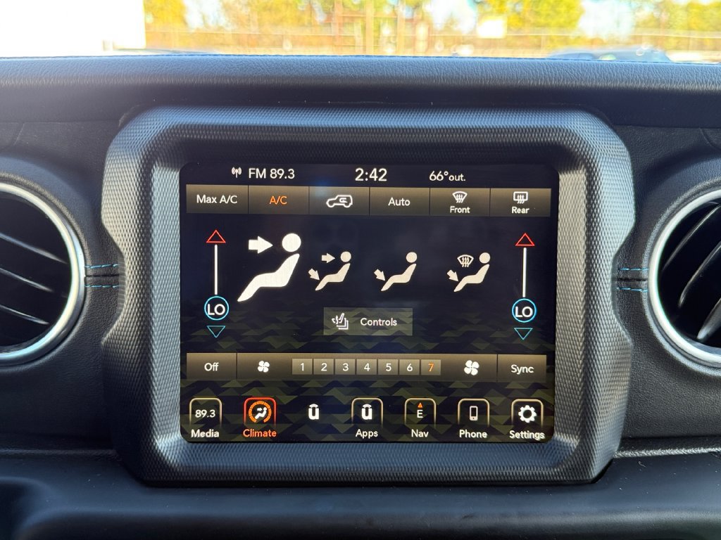 Used 2023 Jeep Wrangler Unlimited Rubicon 4xe w/ Cold Weather Group AWD/4WD image 16