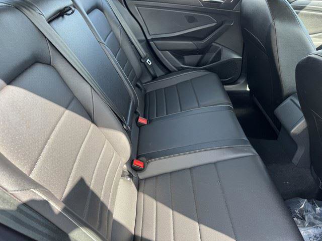 Used 2024 Volkswagen Jetta SE image 10