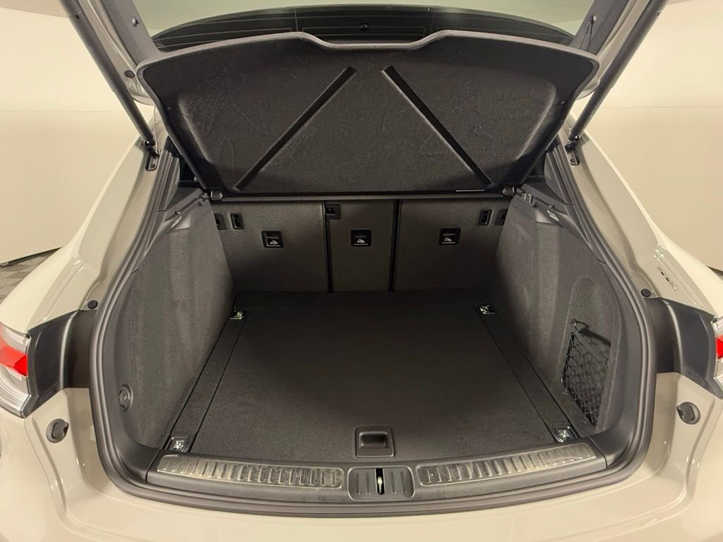 New 2026 Porsche Macan Turbo image 18