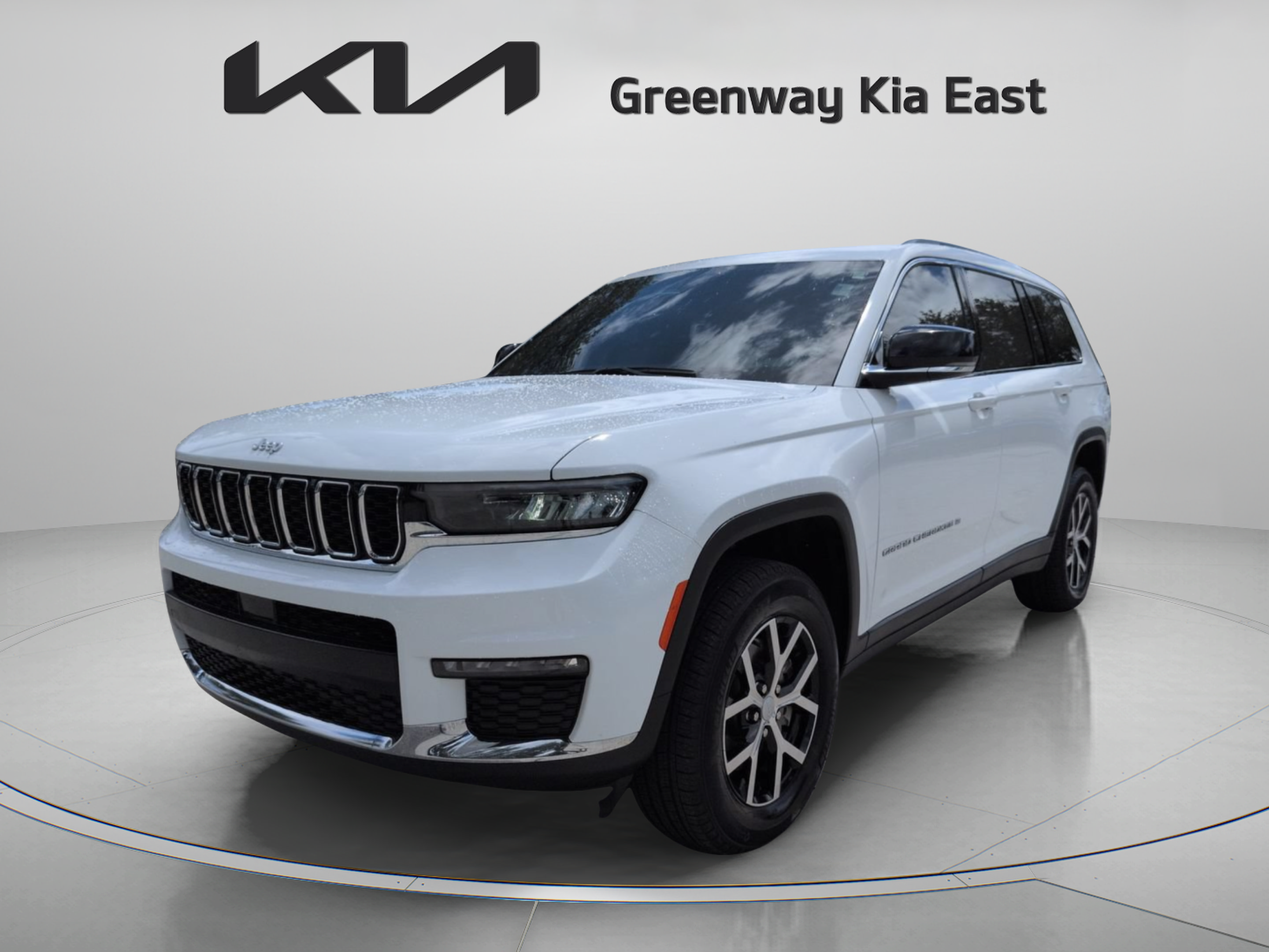 Used 2025 Jeep Grand Cherokee L Limited w/ Trailer Tow Package AWD/4WD image 10