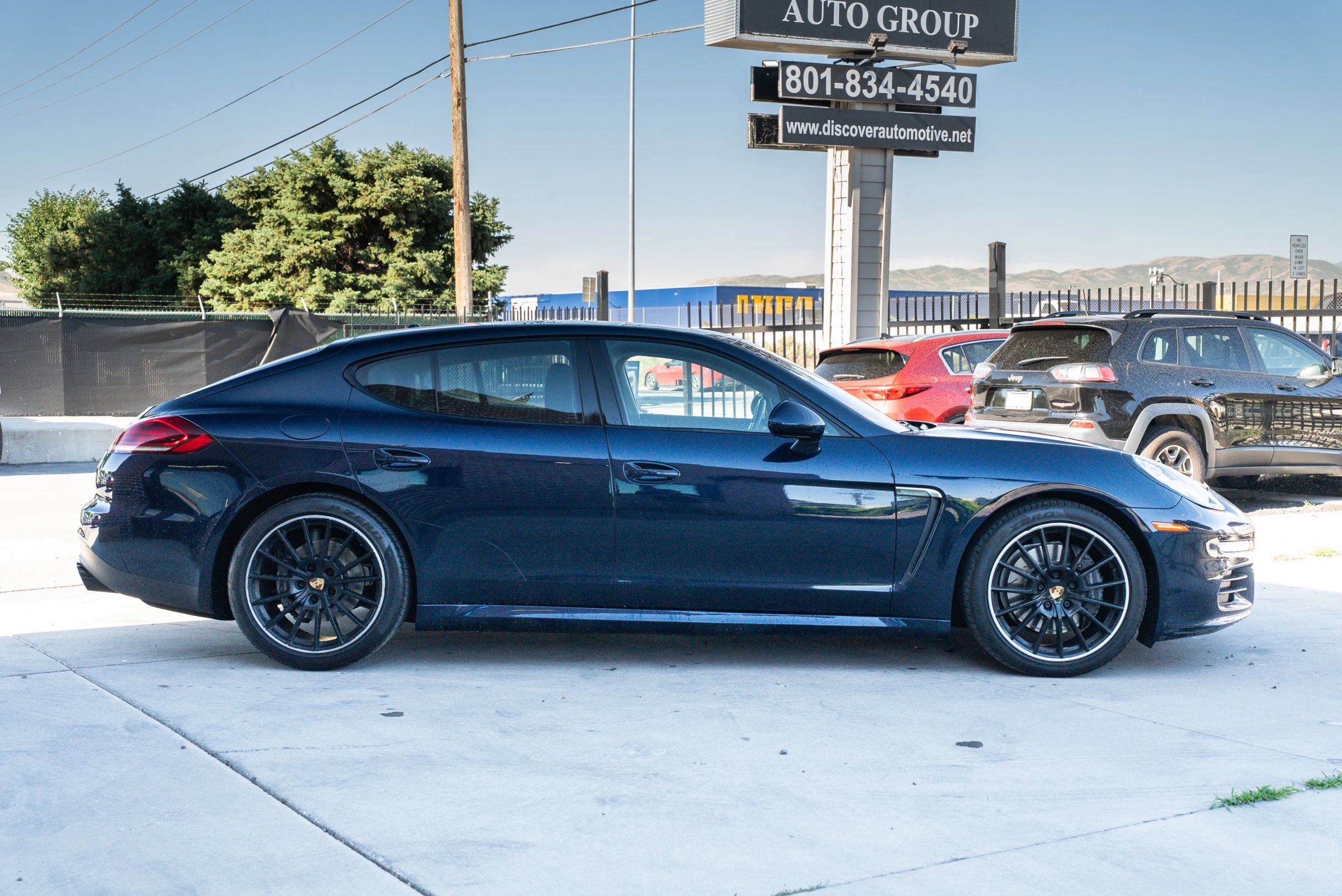 Used 2016 Porsche Panamera RWD image 11