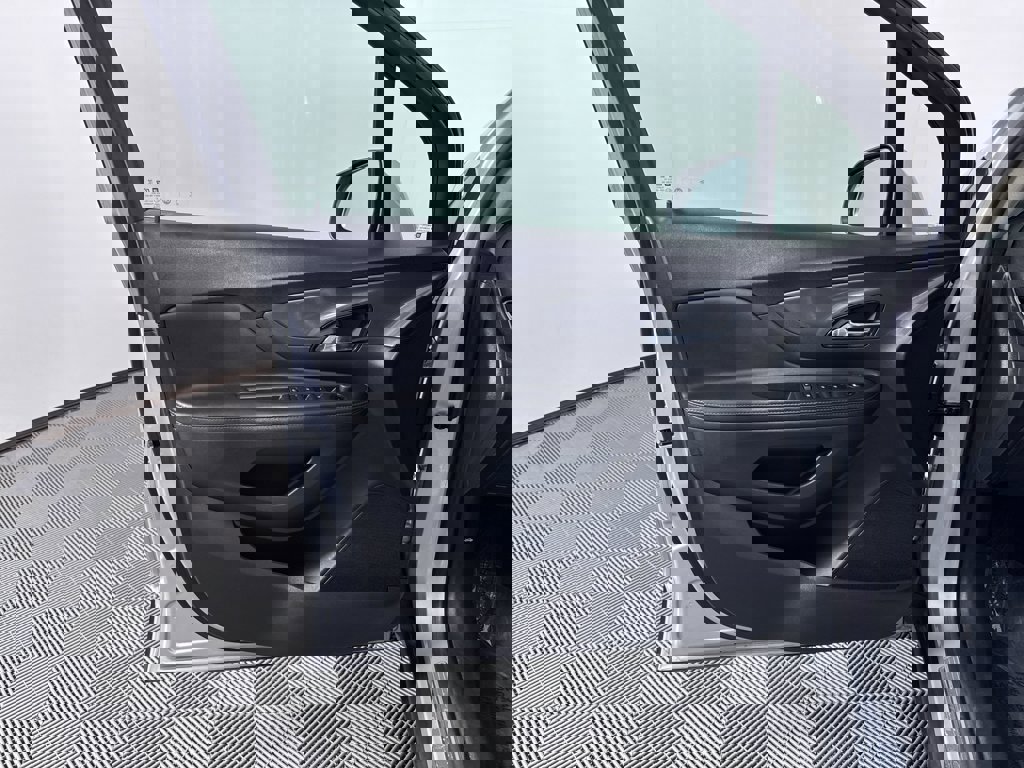 Used 2021 Buick Encore Preferred w/ Safety Package II image 24