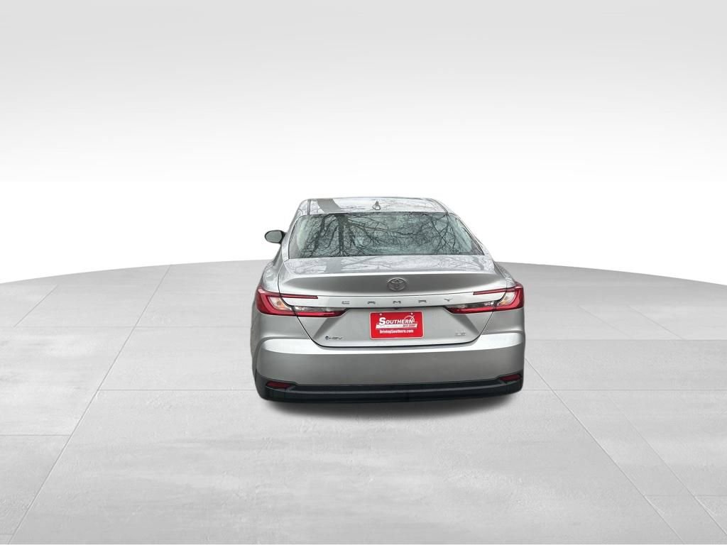 Used 2025 Toyota Camry LE image 4