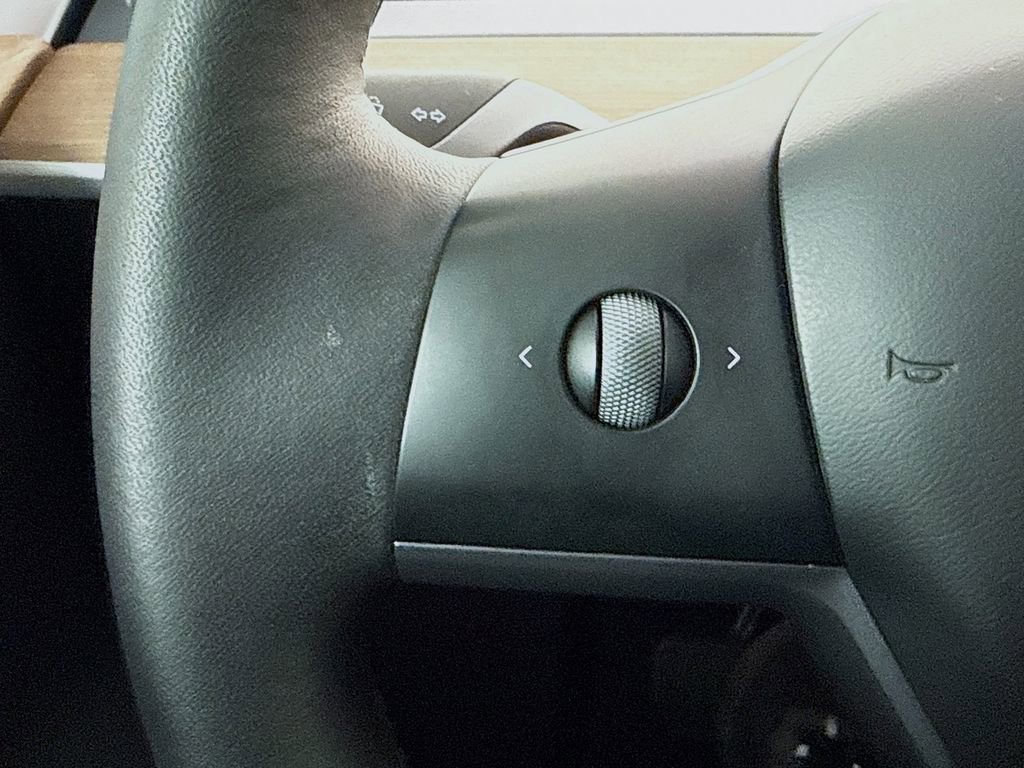 Used 2024 Tesla Model Y Long Range image 11