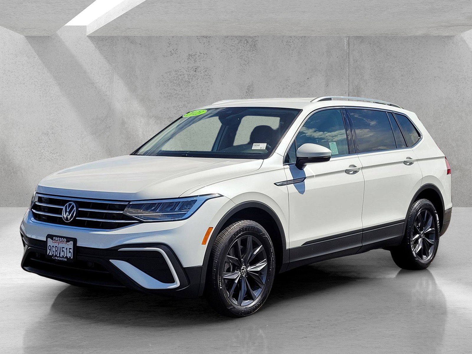 Used 2023 Volkswagen Tiguan SE image 8