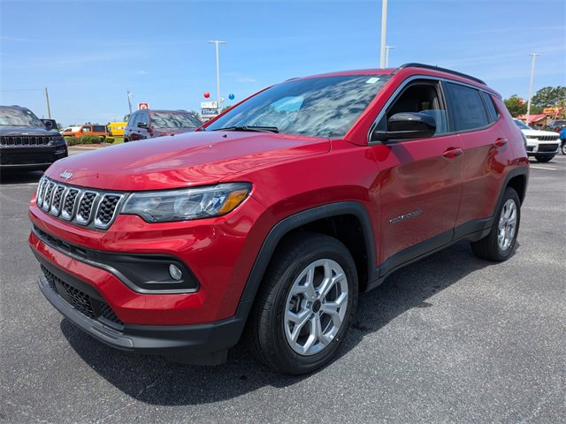 New 2025 Jeep Compass Latitude w/ Sun & Sound Group image 7