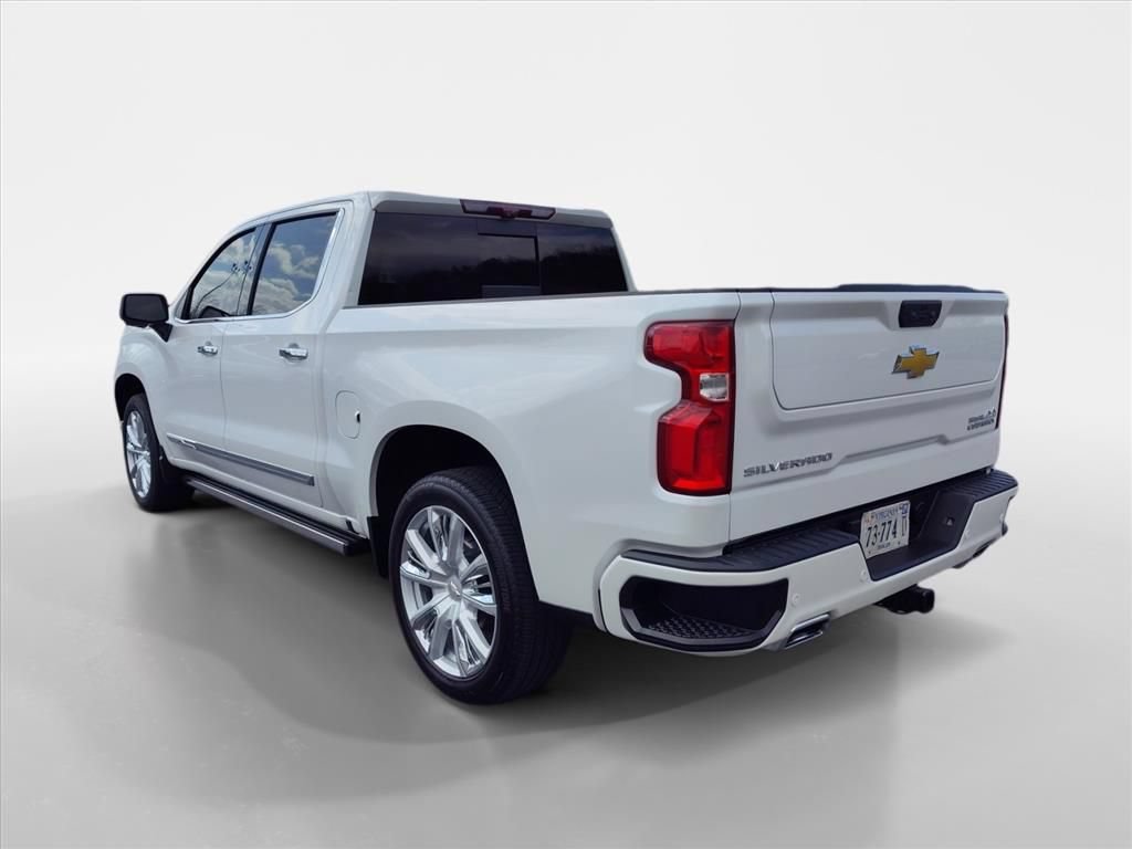 Used 2024 Chevrolet Silverado 1500 High Country w/ High Country Premium Package AWD/4WD image 3
