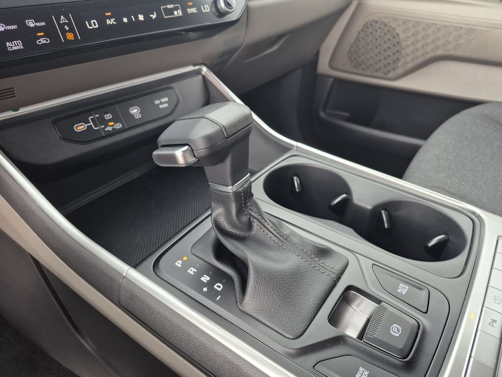 New 2026 Kia Carnival LX FWD image 9