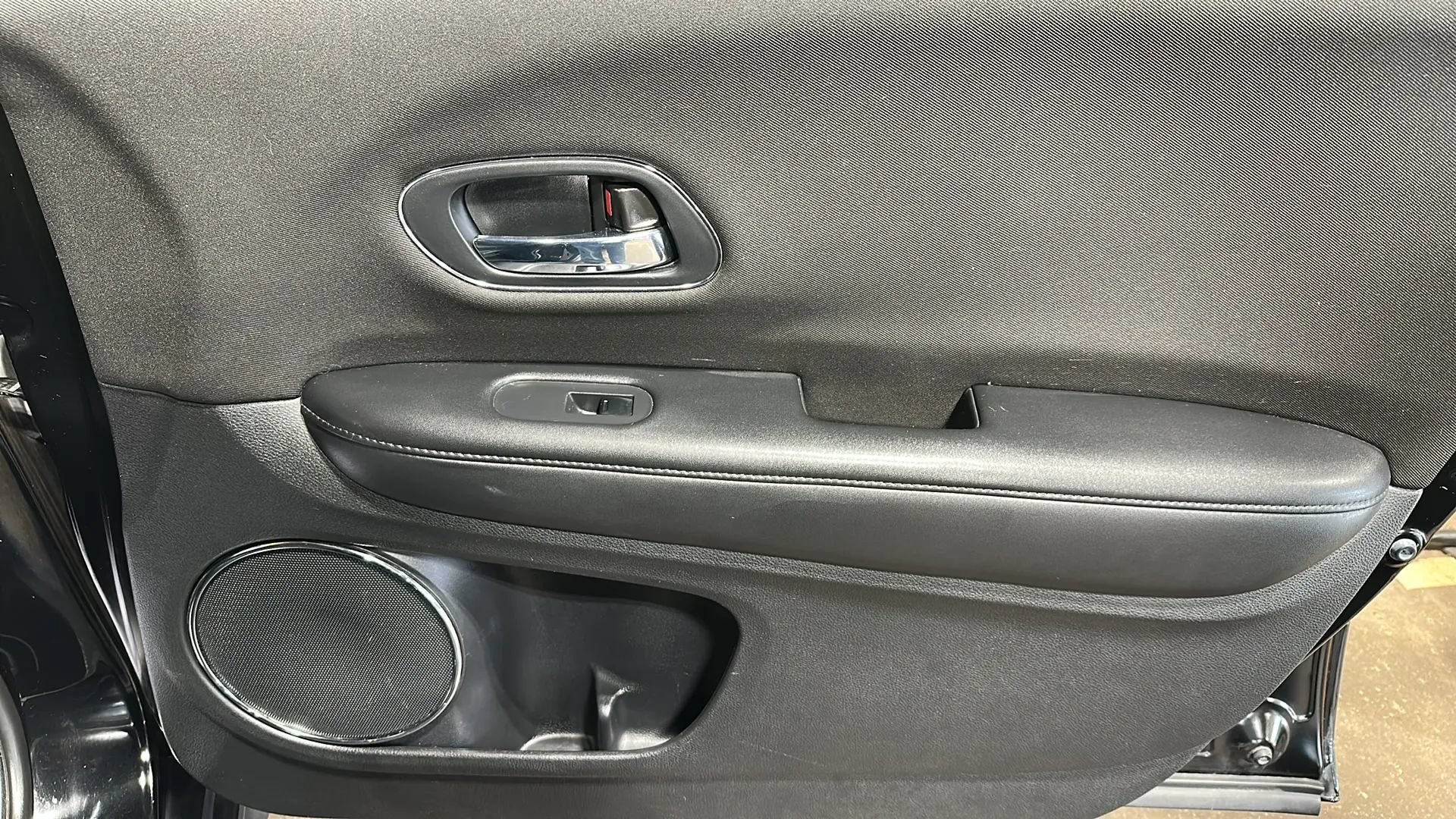 Used 2018 Honda HR-V EX image 17