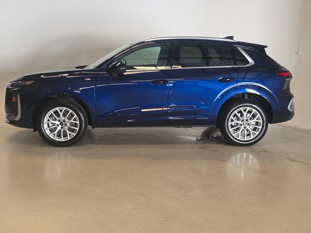 Certified 2026 Audi Q3 quattro 2.0T AWD/4WD image 3