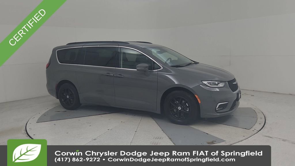 Certified 2022 Chrysler Pacifica Touring-L image 2