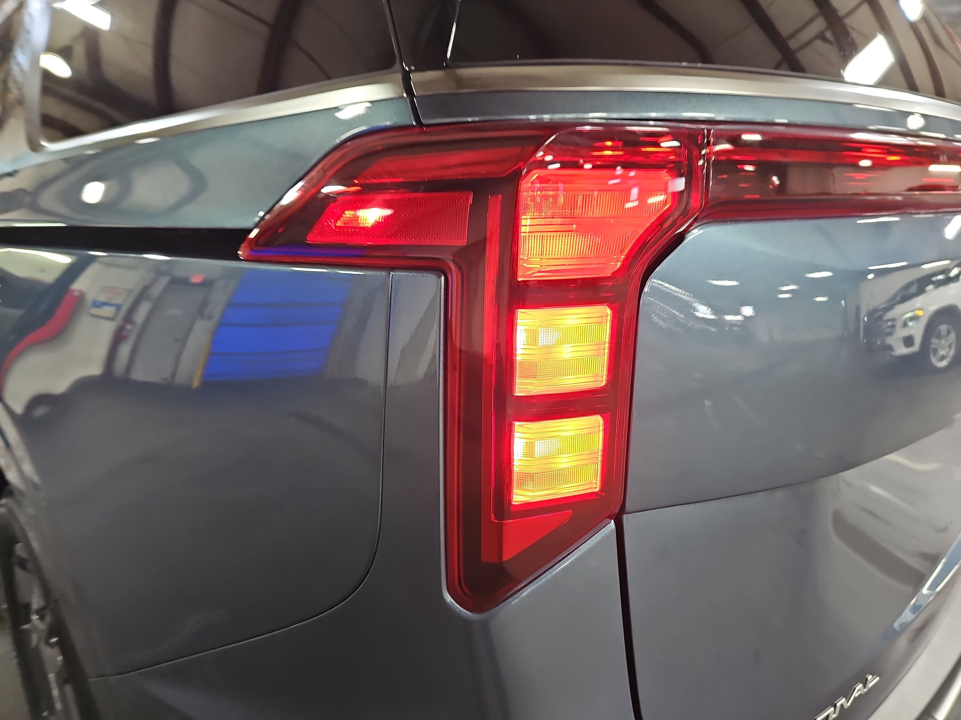 Used 2025 Kia Carnival SX image 37