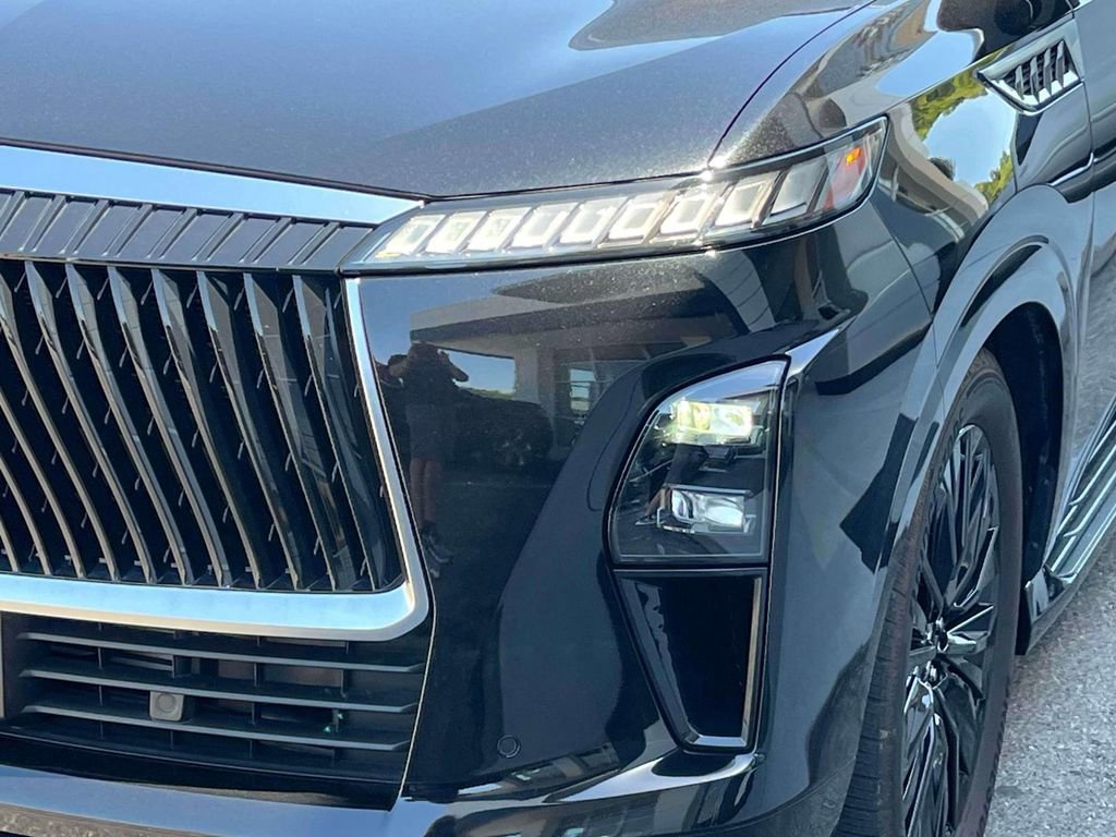 Used 2025 INFINITI QX80 Sensory AWD/4WD image 9
