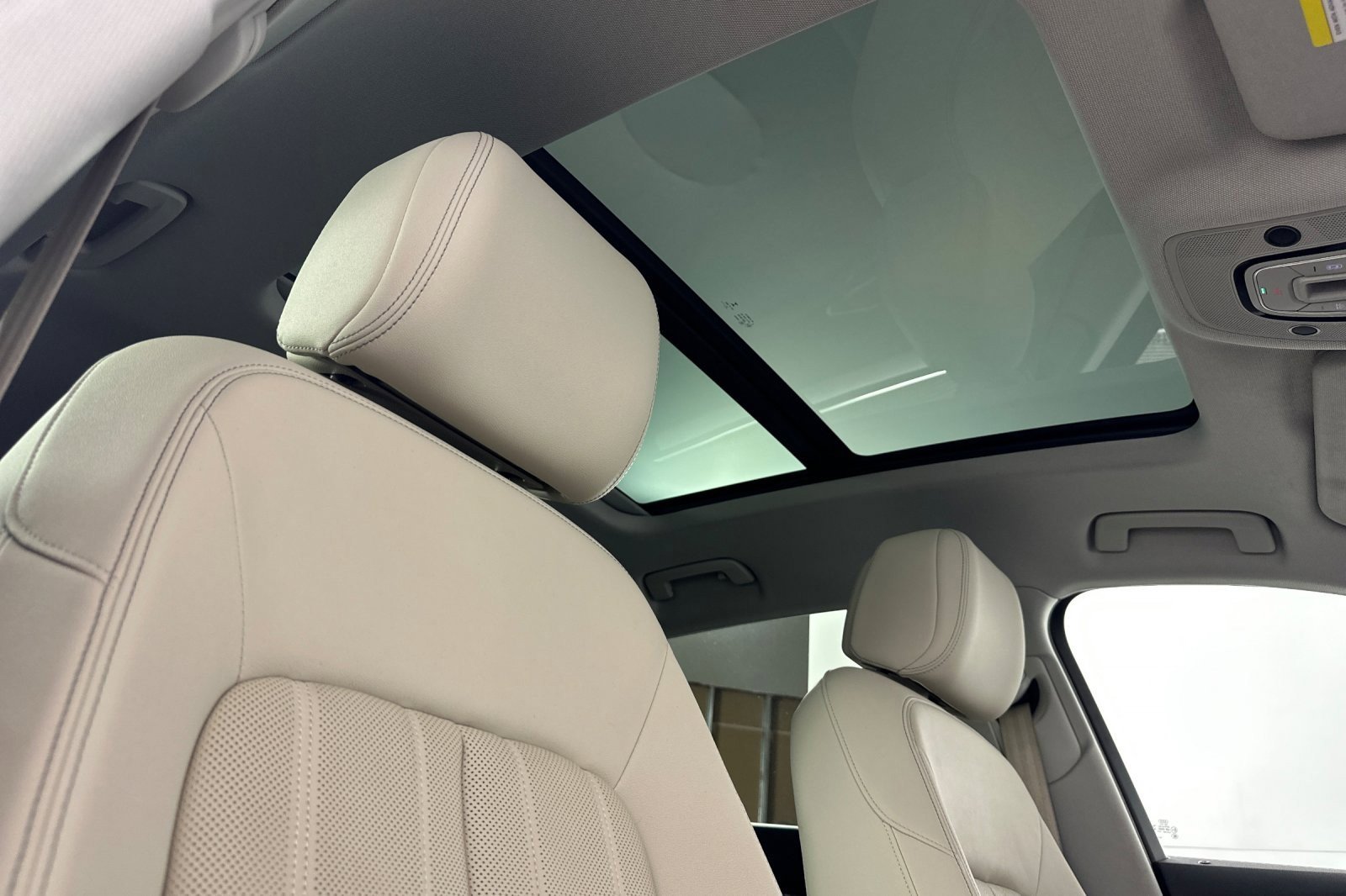 Used 2019 Audi e-tron Premium Plus image 16