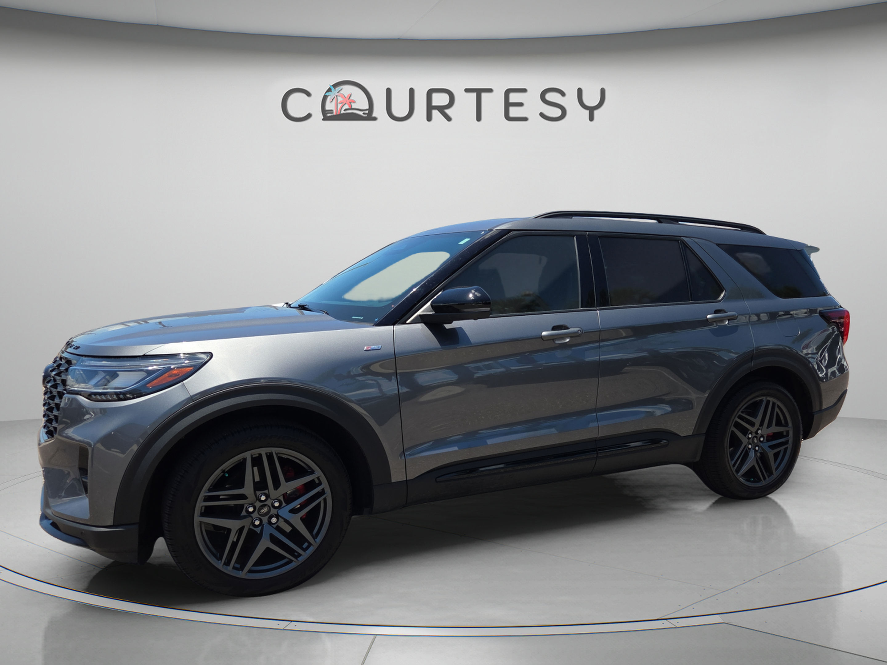 Used 2025 Ford Explorer ST-Line w/ Premium Package RWD image 1