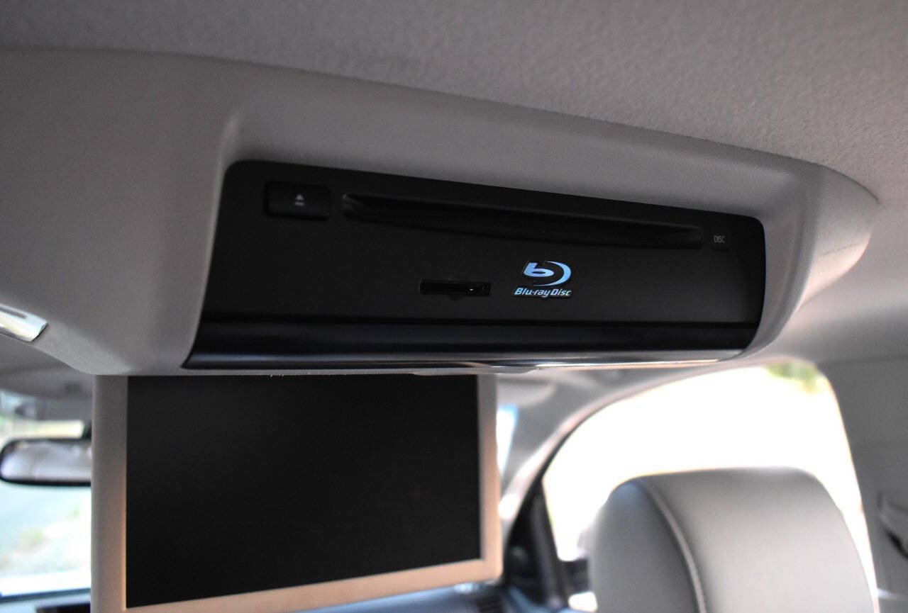 Used 2013 Toyota Sequoia Platinum AWD/4WD image 55