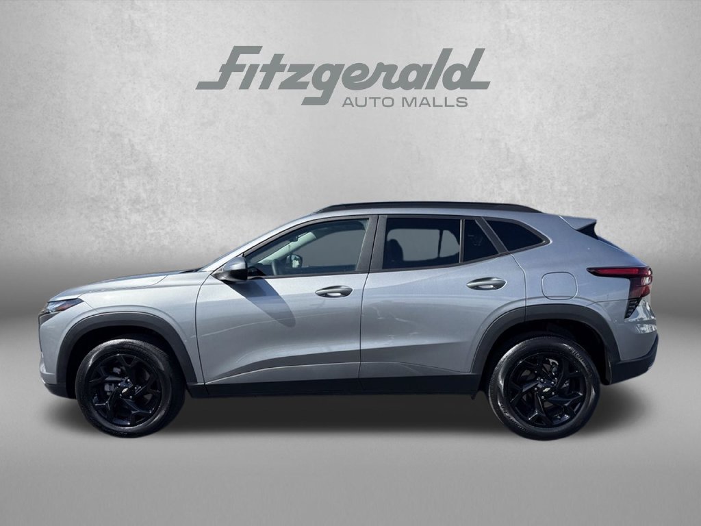 Used 2025 Chevrolet Trax LT FWD image 7
